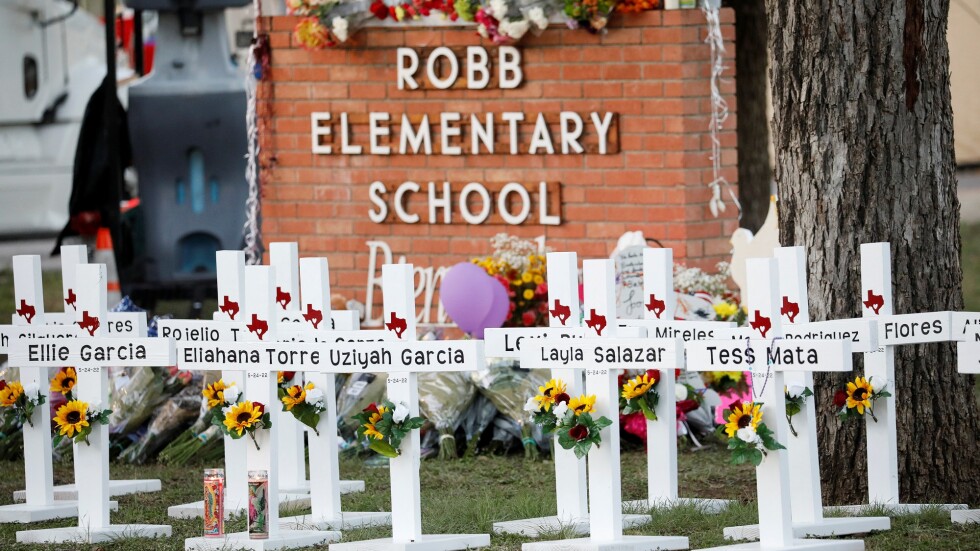 Стрелбата в училище в Тексас: Нападателят купил първото си оръжие преди 2 седмици (ОБЗОР)