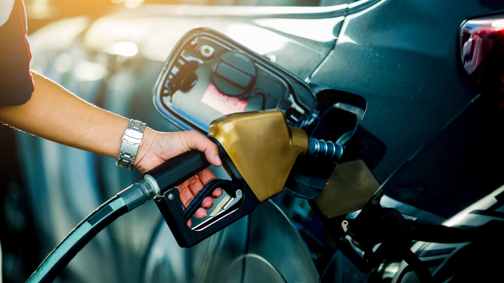 Накъде ще тръгнат цените на горивата след глобата за „Лукойл“?