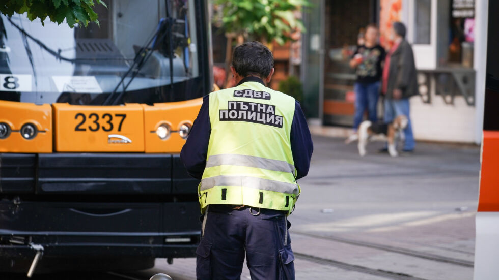 Трамвай и полицейска кола се удариха в София