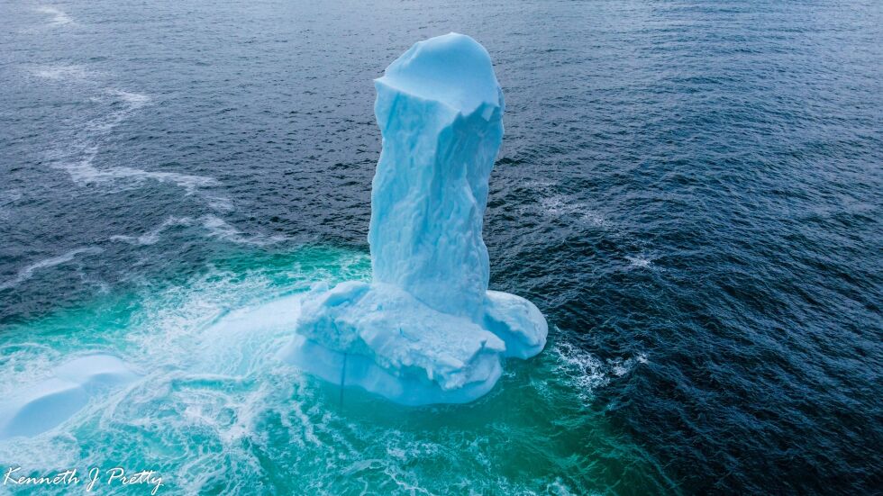 „Студеният Уили“: Фотограф засне фалически айсберг (СНИМКИ)