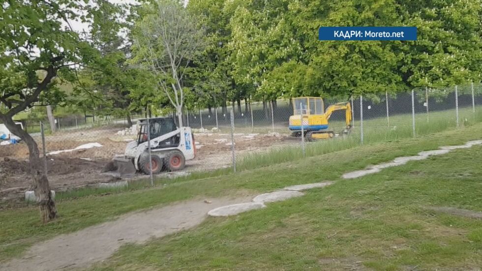 Правят площадки за спорт с багери в Морската градина на Варна: Общината - незаконно е