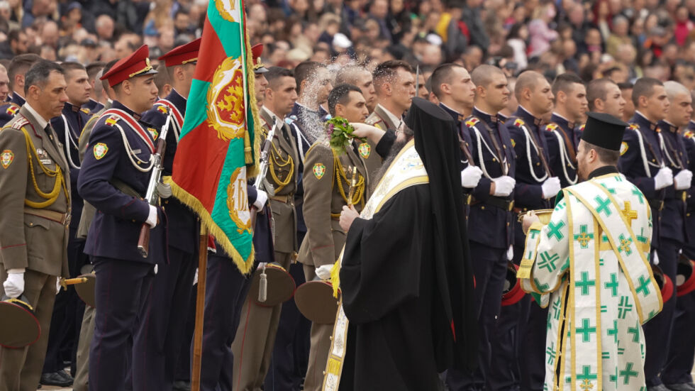 Как църковните ритуали навлизат в тези на Българската армия?