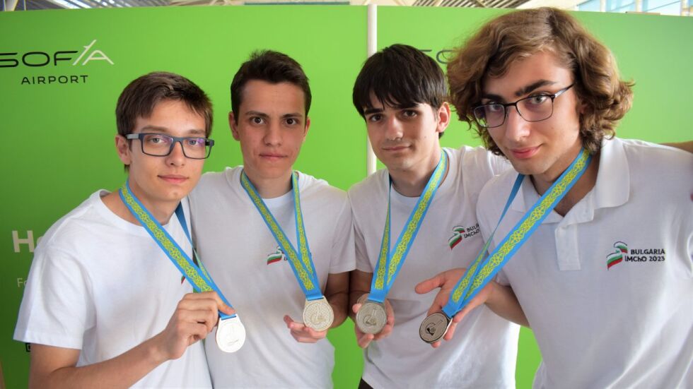 Отличие: Български ученици спечелиха 4 медала от Международната Менделеевска олимпиада