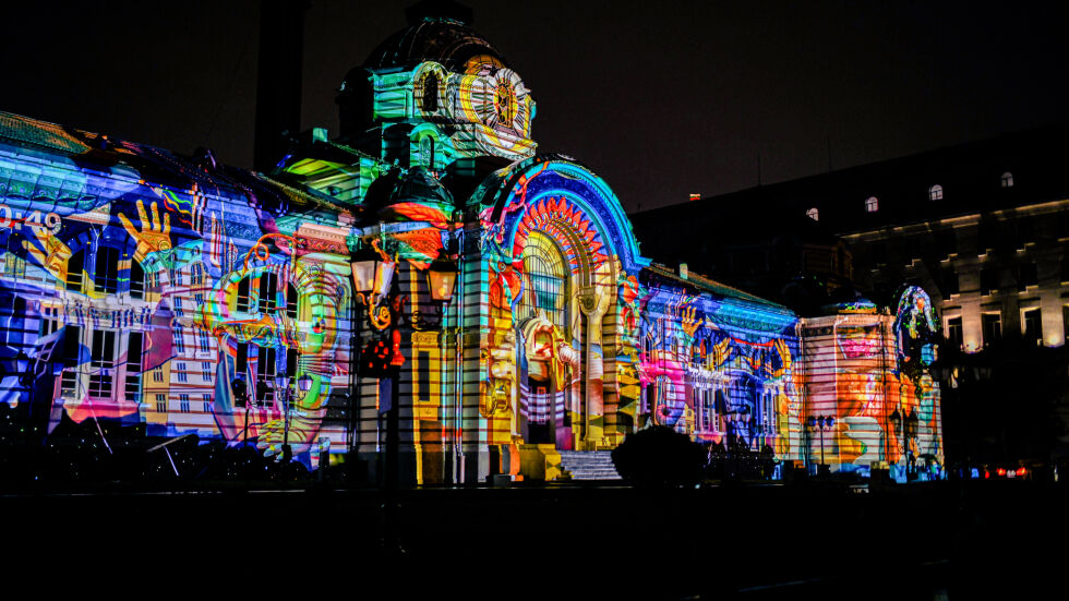 32 артисти и студия от 12 държави показват изкуството си на Фестивала на светлините LUNAR
