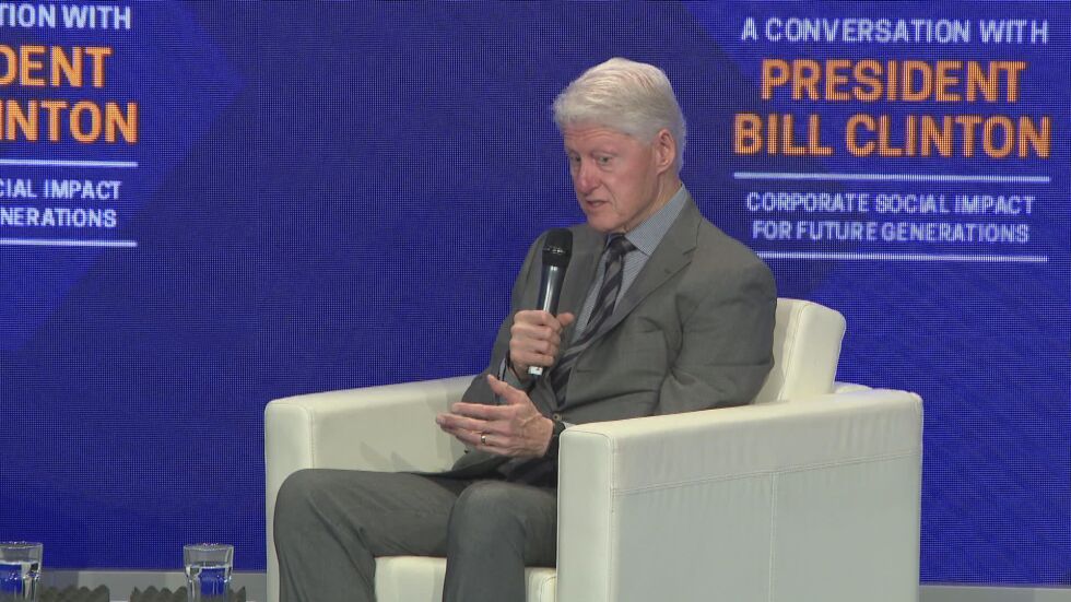 Бил Клинтън в България: Бившият американски президент с публична лекция у нас