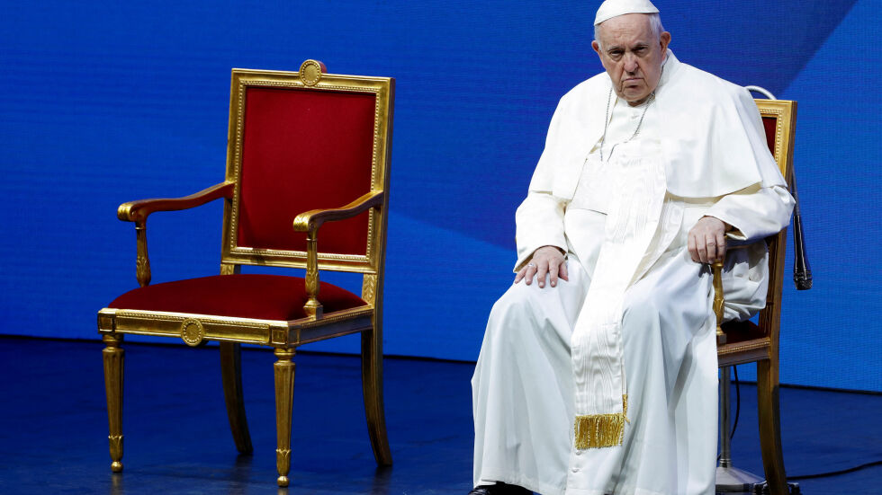 Папа Франциск: Безмилостни условия, само богатите в Италия могат да си позволят деца