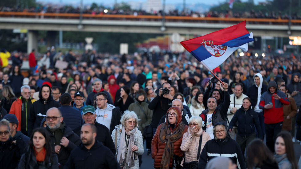 След убийствата в Сърбия: Притежателите на незаконни оръжия ги предават на полицията
