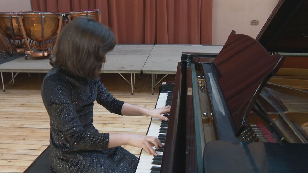 "Младите надежди": 11-годишната Яна Кръстева прославя България с пианото