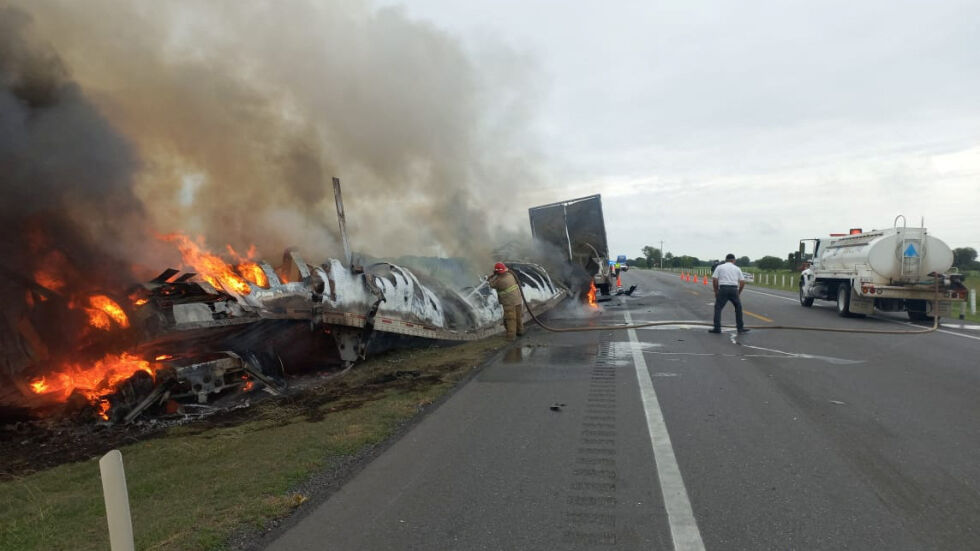 26 загинали при катастрофа между бус и камион в Мексико 