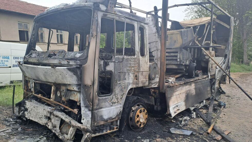 Камион изгоря до основи в Благоевград: Според собственика му е умишлен палеж