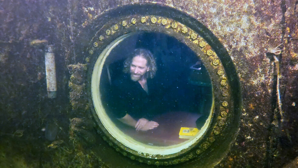 Изследовател живя 74 дни под вода, постави световен рекорд