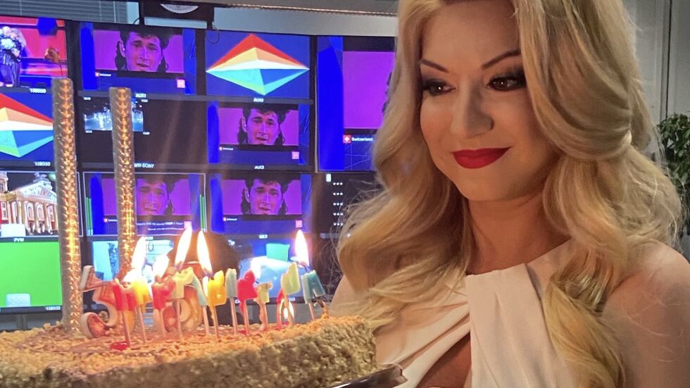 Йоанна Драгнева на 37! Певицата ще приготви хубава торта за семейството си