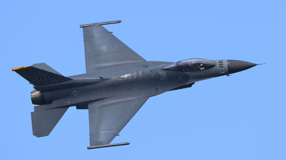 “Коалиция за F-16”: Норвегия ще обучава украински пилоти да управляват изтребителите