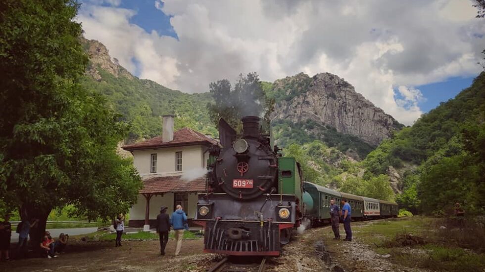 За 1 юни: Пътуване с парен локомотив по теснолинейката до Велинград
