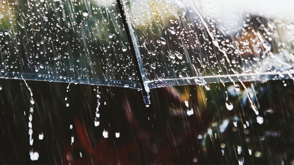 Обявен е жълт код за значителни валежи в седем области в страната