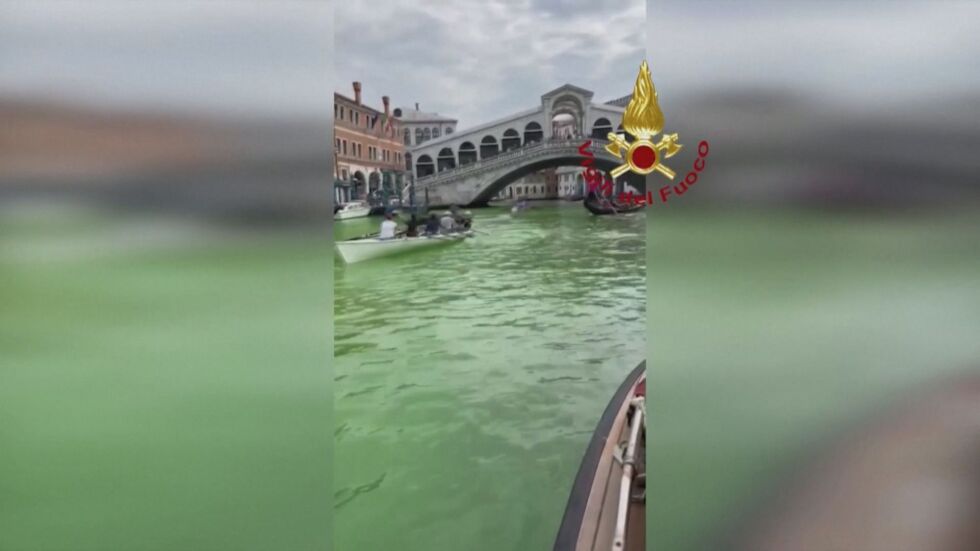 Прочутият Канал гранде във Венеция стана зелен (ВИДЕО)
