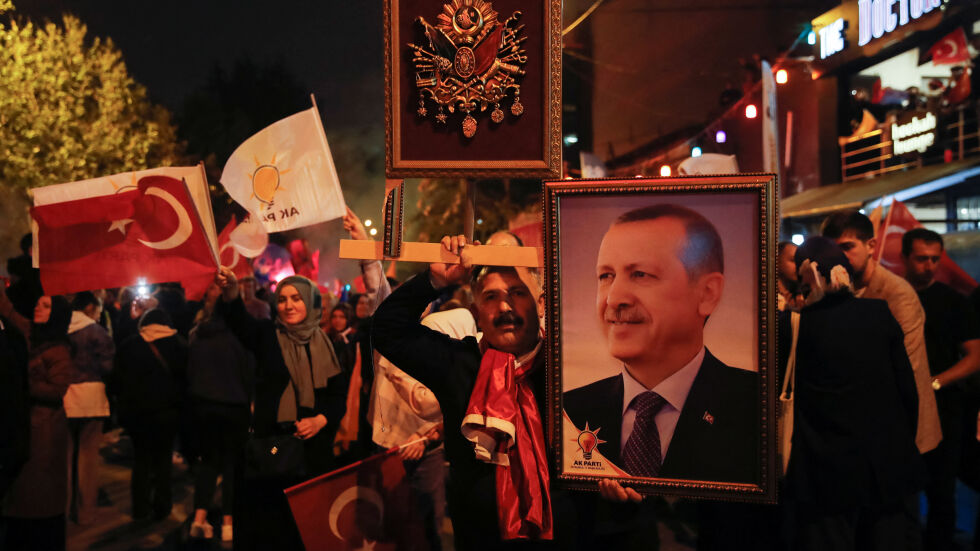 Турция празнува победата на Ердоган (СНИМКИ)