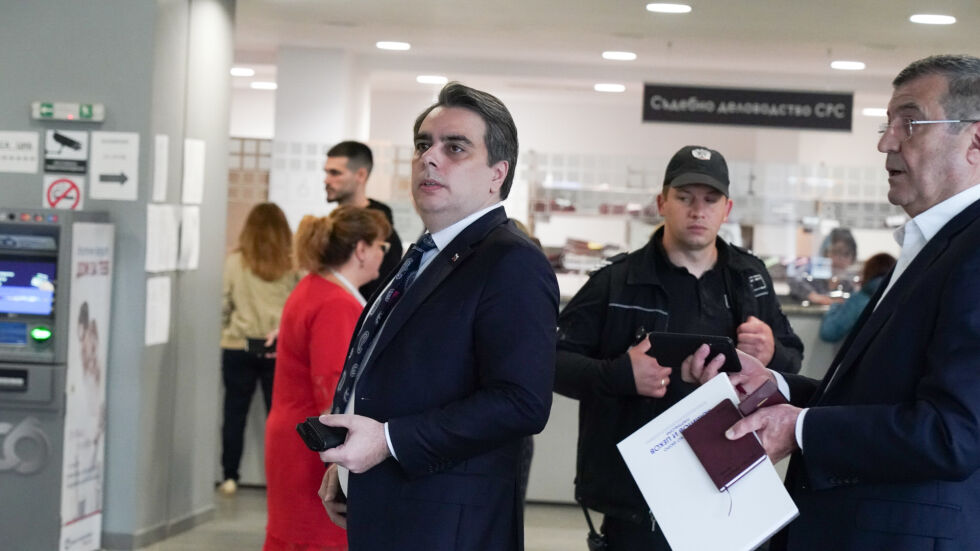 Асен Василев на разпит в прокуратурата заради заплахите към Радостин Василев