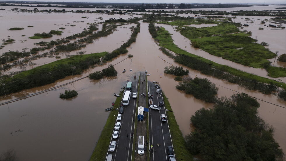 Най-тежките от 80 г. наводнения: Над 40 са жертвите в Бразилия, десетки са в неизвестност (ВИДЕО И СНИМКИ)