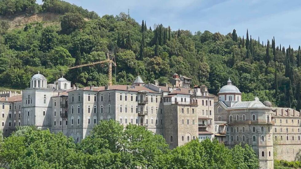  „ Отговорност и чест “: Как банскалии поддържат Зографския манастир? 