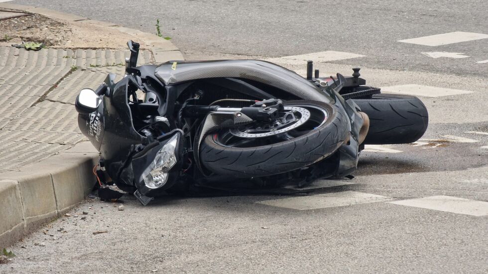  Моторист почина на място при тежък конфликт във Враца (СНИМКИ) 