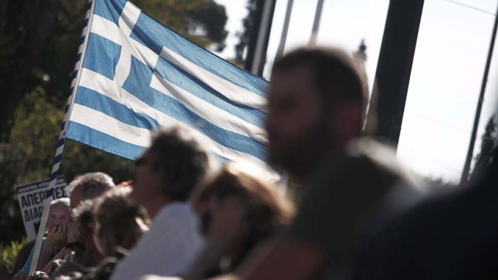 Държавните служители в Гърция готвят стачка за сряда  
