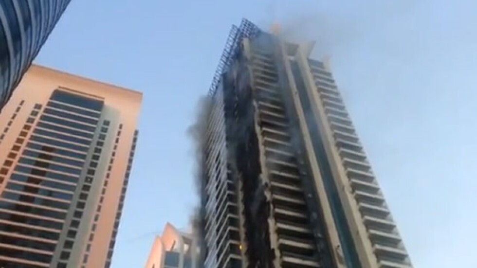 Пожар избухна в 80-етажен небостъргач в Дубай