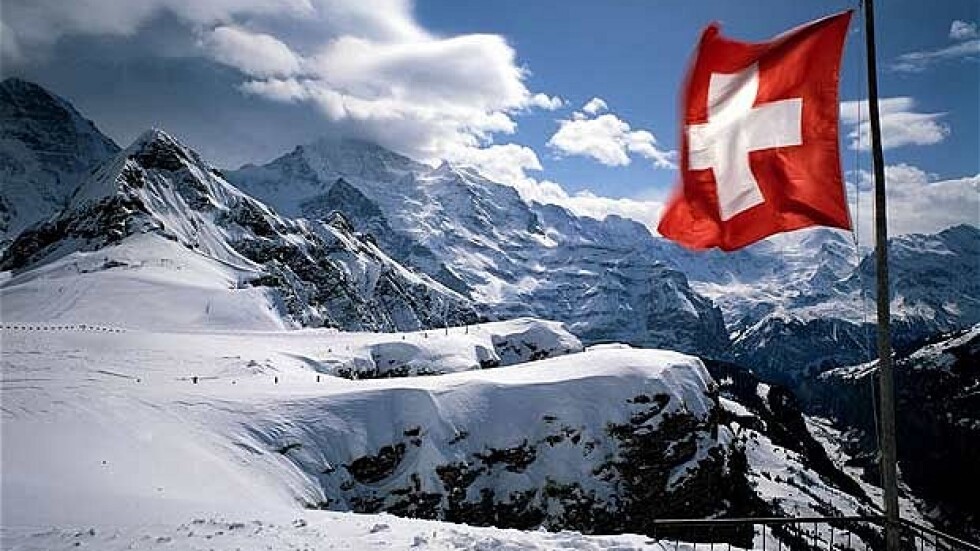 Швейцария провежда референдум за реформа на закона за оръжията в страната