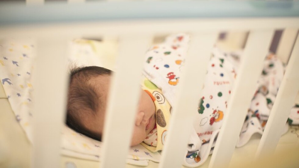 Акушерка е пребила бебето в болницата в София