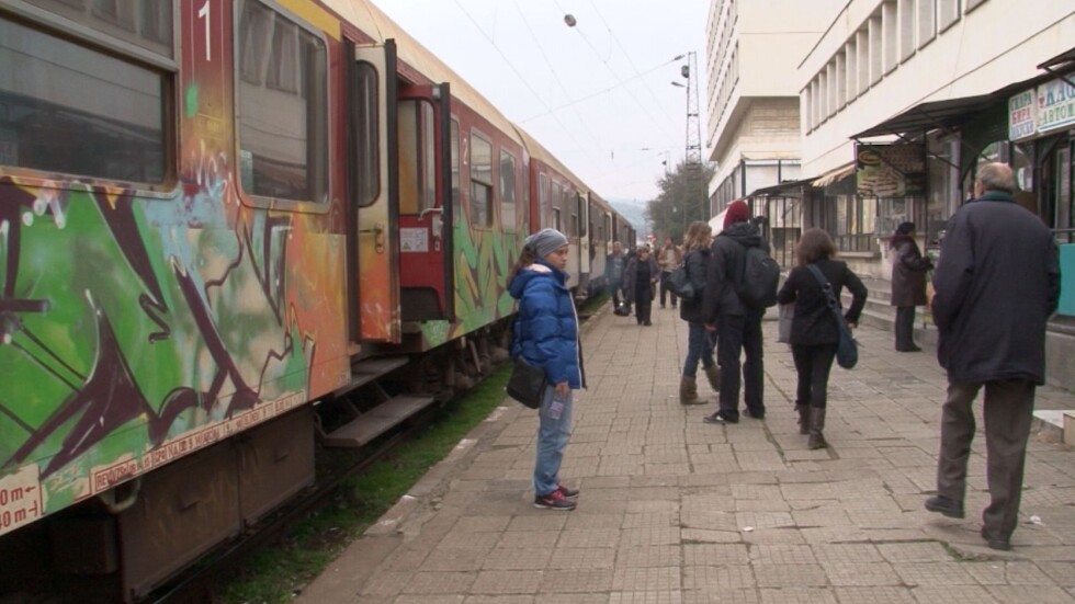 Намалената субсидия на БДЖ - фиктивна причина за съкращенията и спирането на влакове