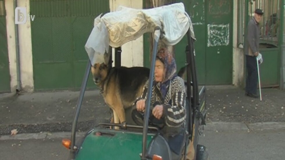 81-годишната шофьорка баба Яна - фурор по улиците на Благоевград