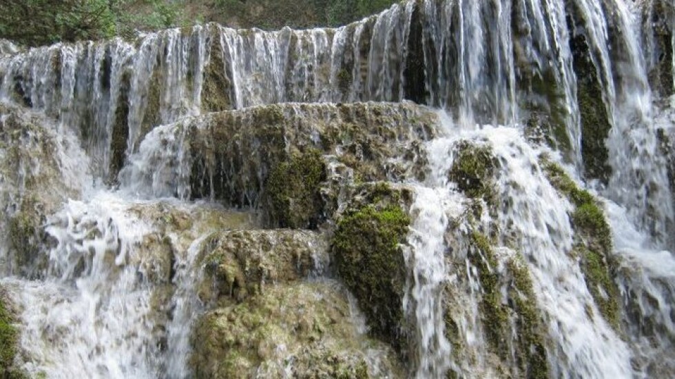 Свлачище затрупа двама английски туристи край Крушунските водопади