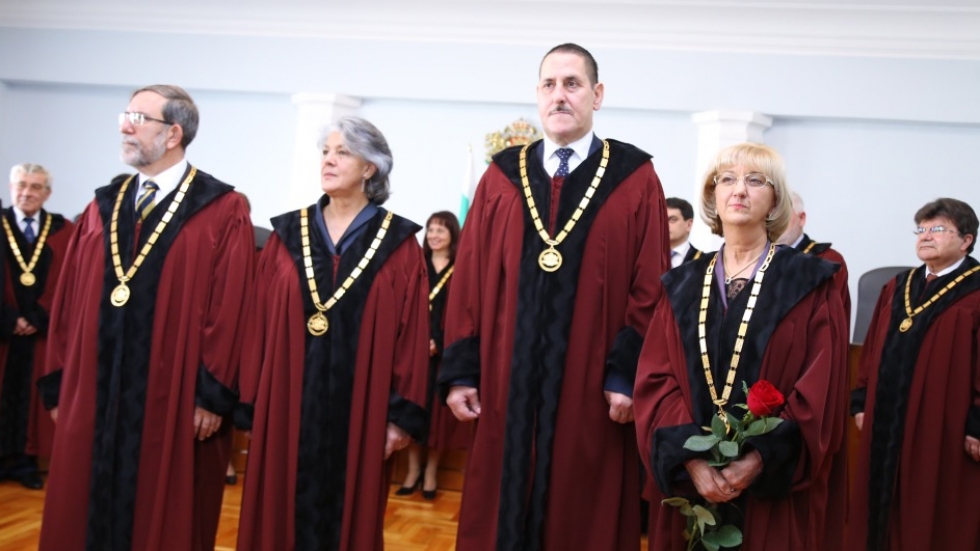 Новите конституционни съдии (СНИМКИ)