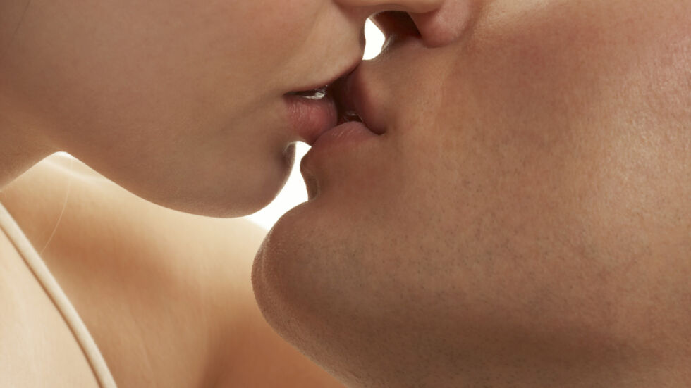 Нови и забавни техники при целуването