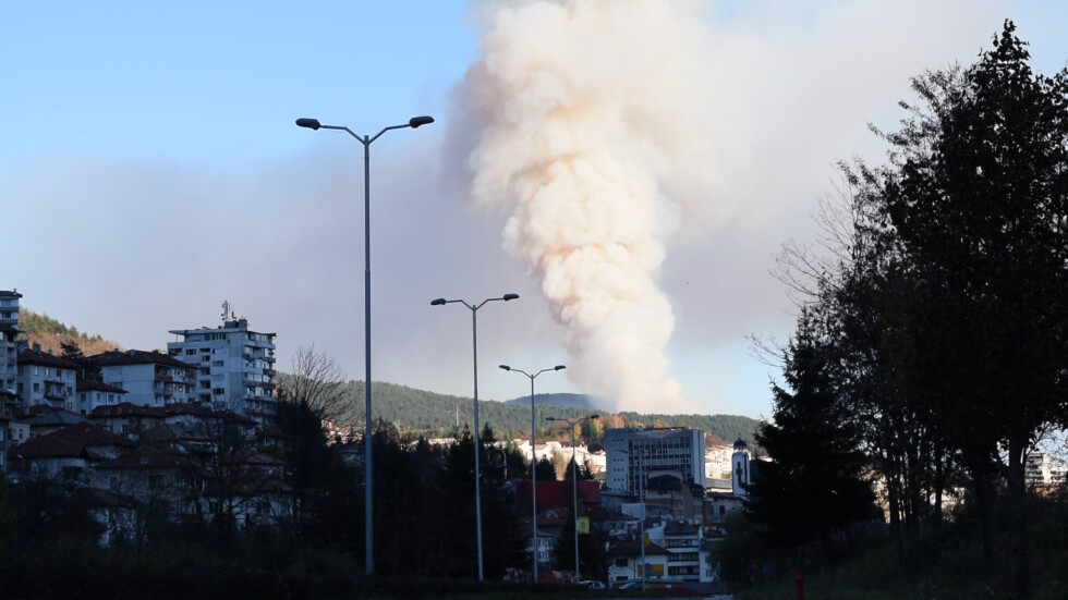 Бедствено положение в Смолян заради голям горски пожар (ОБЗОР)