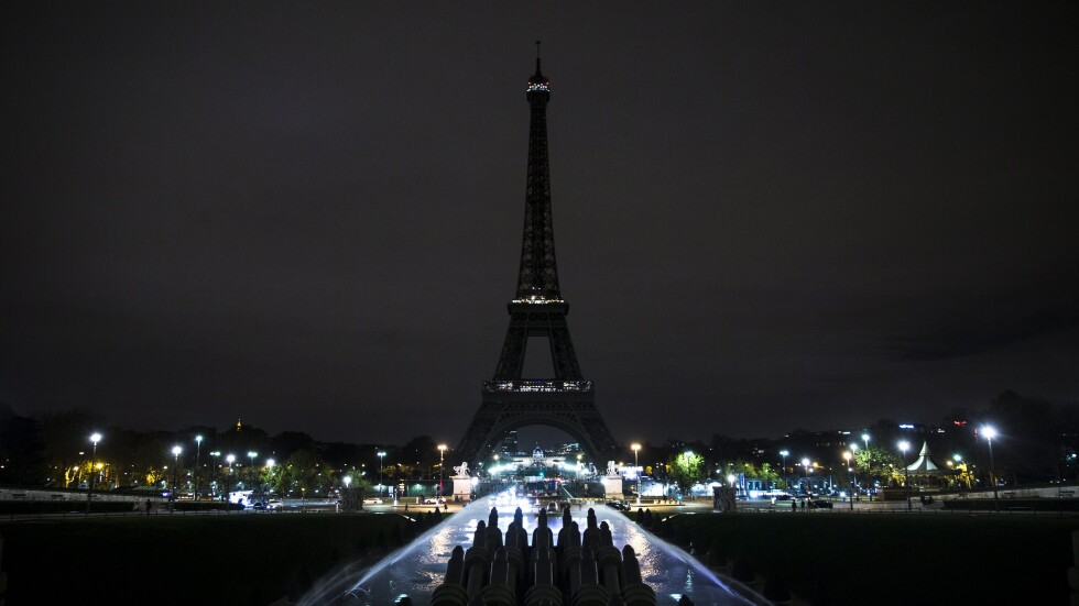 Светлините на Айфеловата кула ще бъдат изгасени в памет на жертвите на атентата в Могадишу