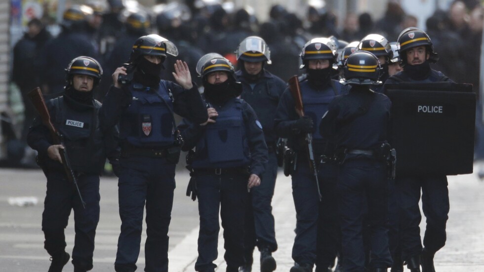 Желаещите да бранят Франция нараснаха в пъти след атентатите