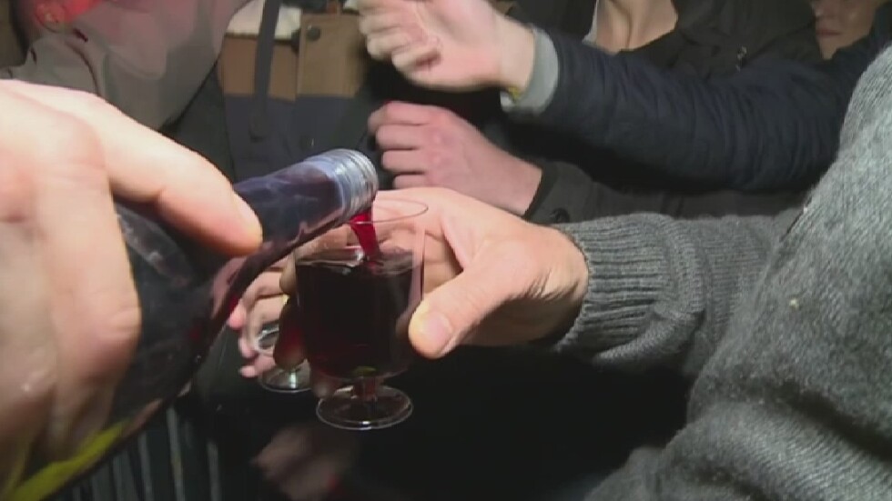 Във Франция отбелязват с тържества новата реколта младо вино Божоле