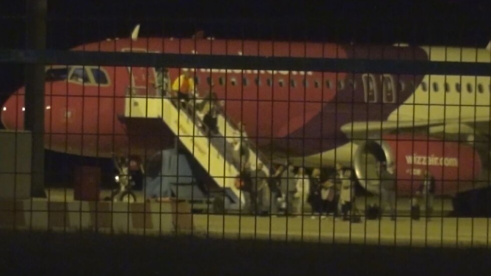 Кой допусна пътници да се окажат „заложници” на Летище Пловдив?