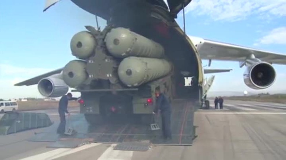 Най-модерните зенитни ракети на Москва заеха позиции в Сирия (ВИДЕО)