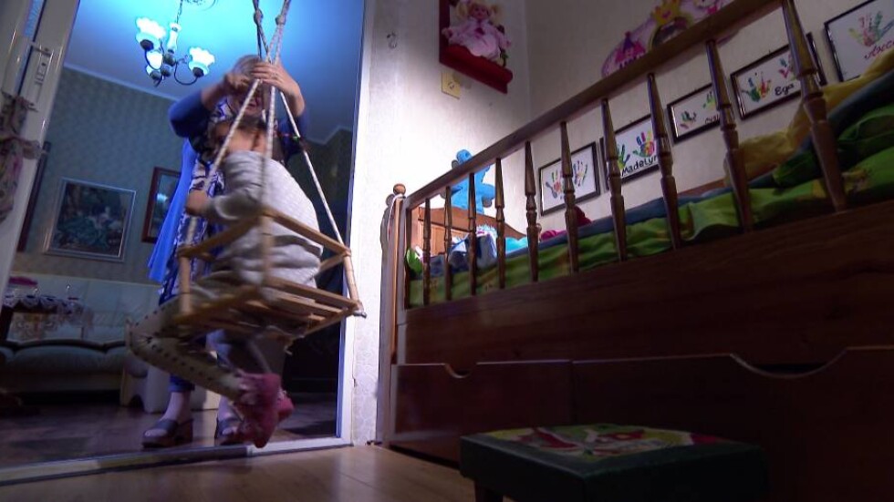 Как се промени животът на Аксения - едно от последните деца, живели в закрития дом за бебета в Шумен 