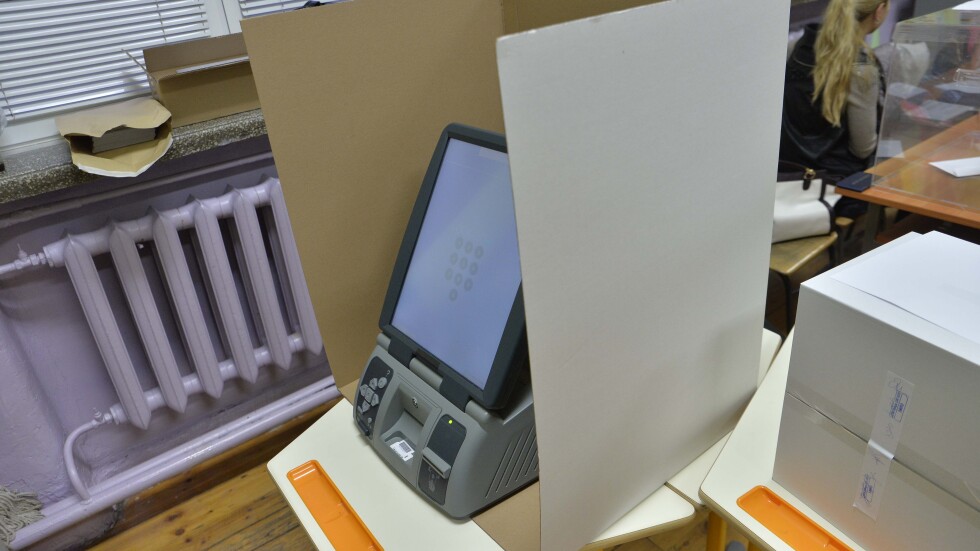 ЦИК: Машинното гласуване във Велико Търново е преустановено 