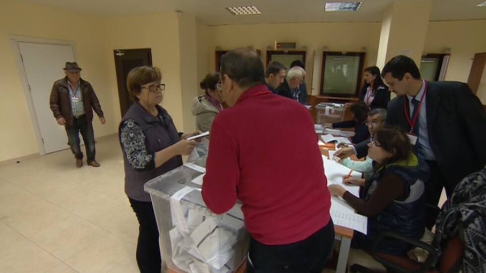 Опашката за гласуване в Бурса е огромна 