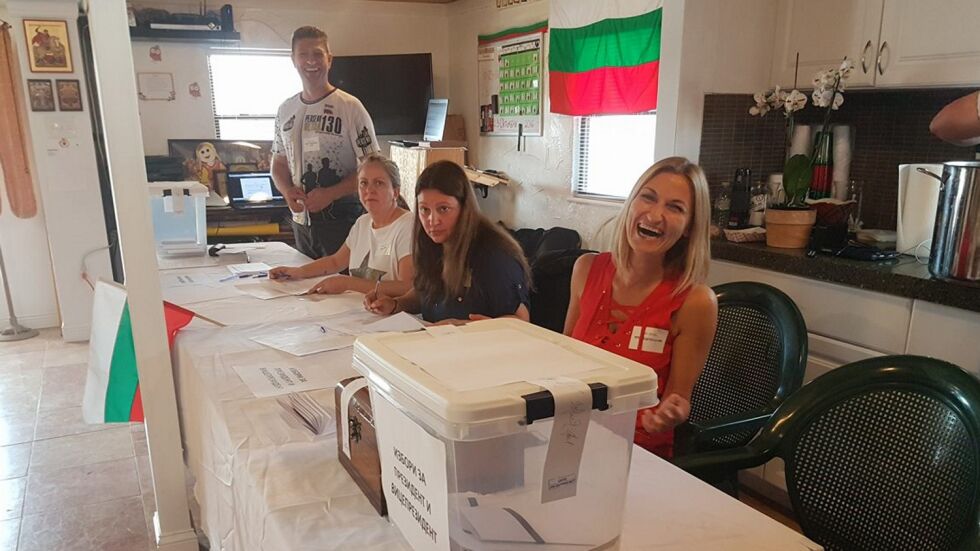Българите в Орландо, САЩ, гласуват в църква