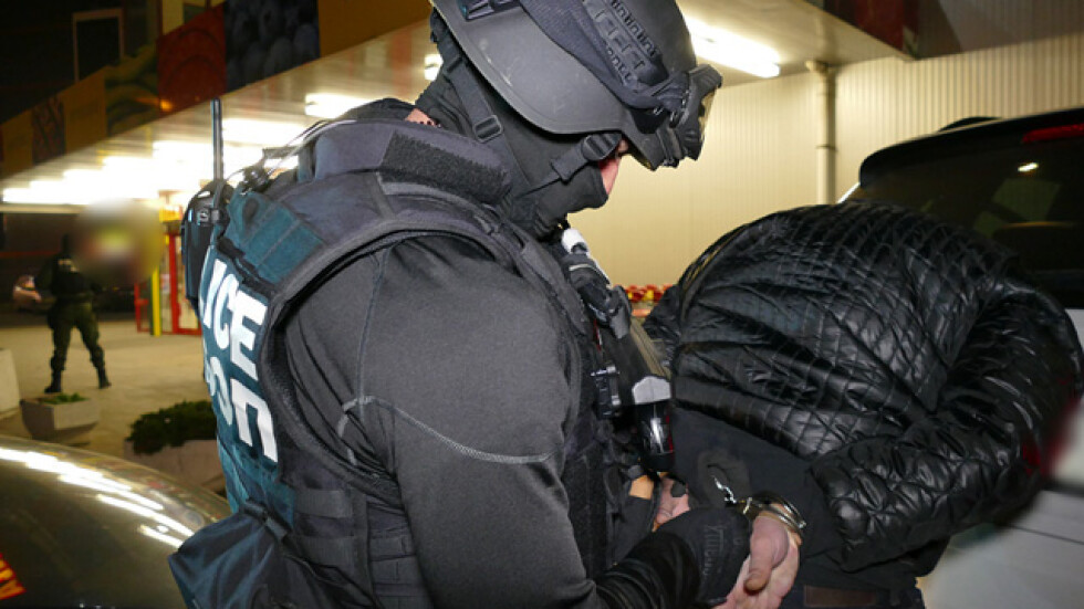 ГДБОП разкри трафиканти на оръжие в столицата (СНИМКИ)