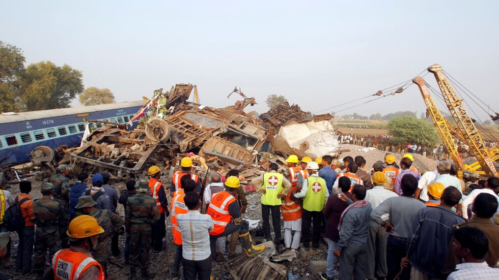 Над 100 жертви и повече от 150 ранени при тежък влаков инцидент в Индия