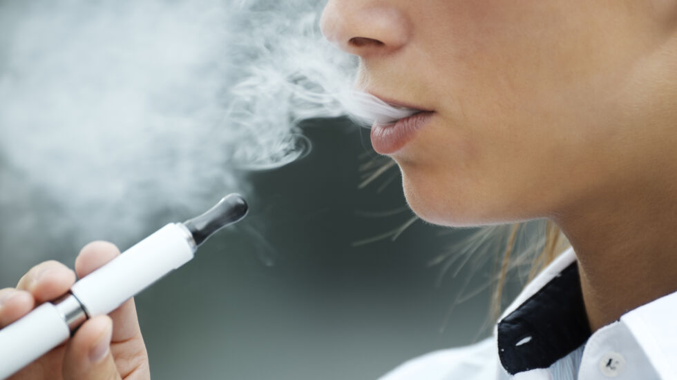 Електронните цигари – вредни като обикновените 