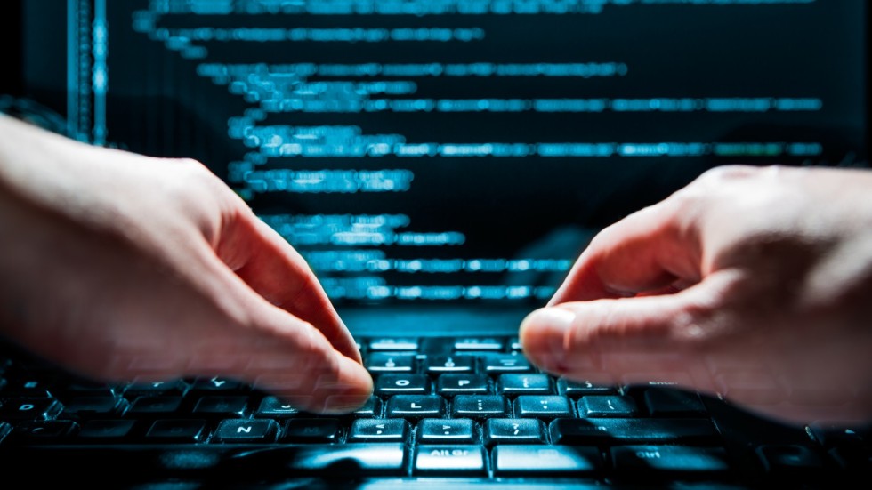 Българи са арестувани при мащабна операция срещу киберпрестъпници