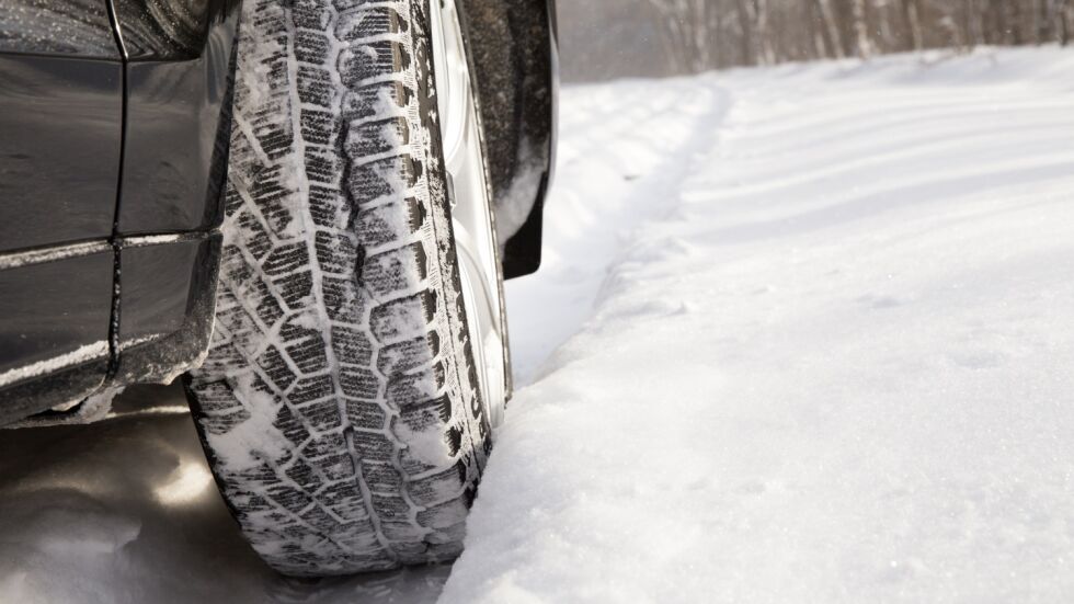 От 15 ноември до 1 март – със зимни гуми или гуми с протектор поне 4 мм