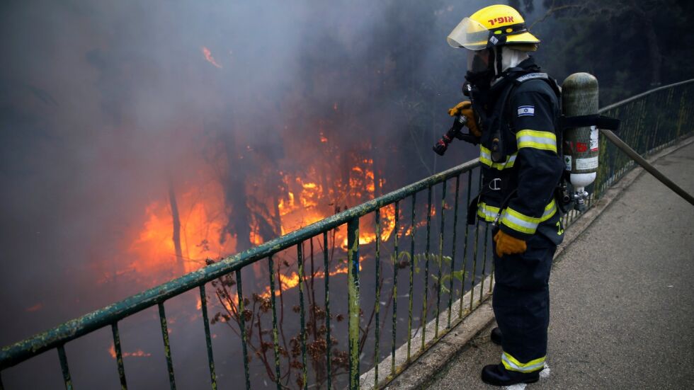 Десетки хиляди души бяха евакуирани заради пожари в Израел
